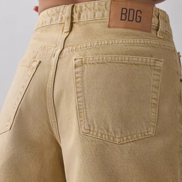 NWT Urban Outfitters BDG Indie Mid-Rise Denim Short In Khaki - Size 27 - Picture 4 of 9